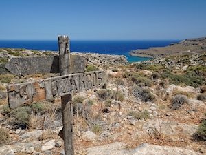 Vall�e des morts en Cr�te sentier de randonn�e