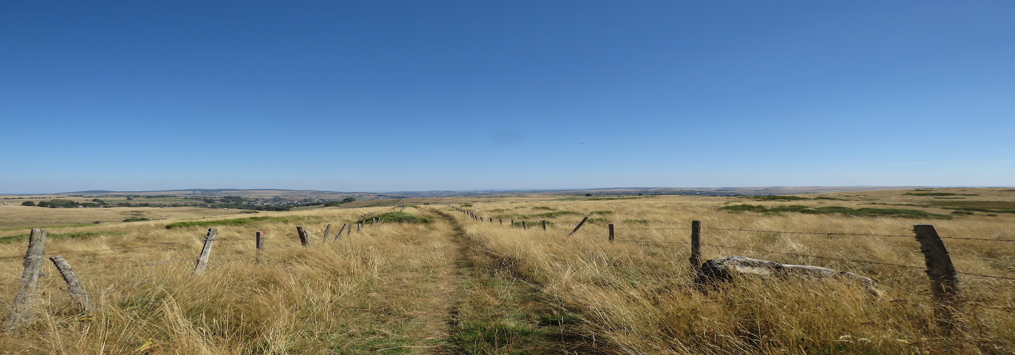 Trek - Tour de l’Aubrac avec 6 jours de randonnée itinérante